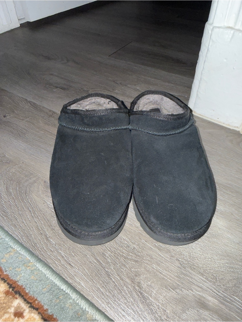 Women Black Suede Slip-On Indoor/Outdoor Slippers uggs!